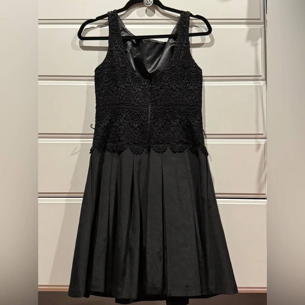 White House Black Market Lace Appliqué Sleeveless Dress Size 4 Y2K Fit & Flare - Picture 3 of 6